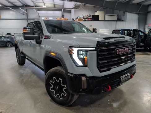 Used 2024 GMC Sierra 2500 AT4X AWD/4WD image 2