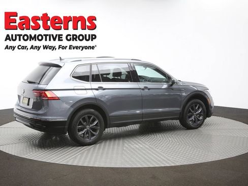 Used 2022 Volkswagen Tiguan SE w/ Panoramic Sunroof Package image 43