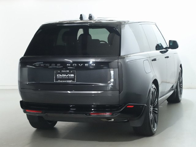 Used 2025 Land Rover Range Rover SE AWD/4WD image 9