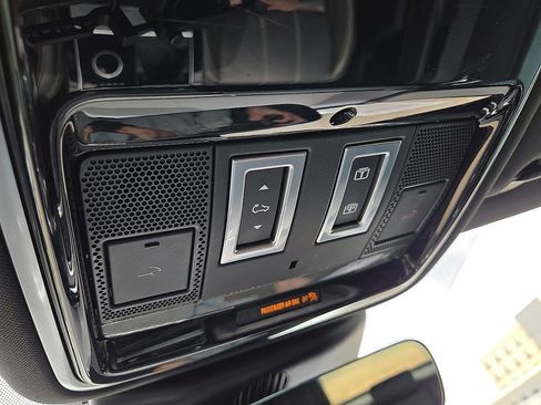 Used 2020 Land Rover Range Rover Velar R-Dynamic S AWD/4WD image 30
