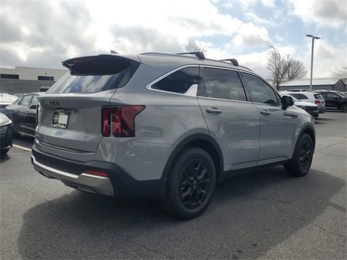 Certified 2025 Kia Sorento S image 4