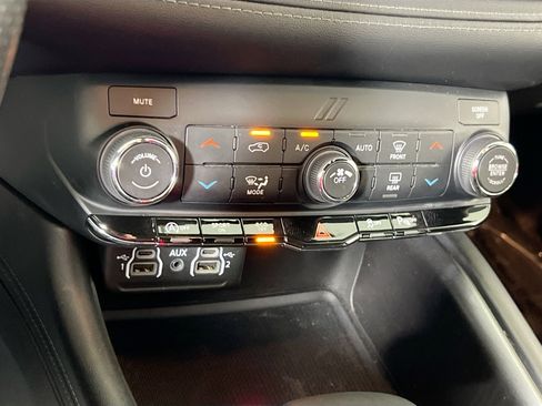 Used 2021 Dodge Durango SXT image 15