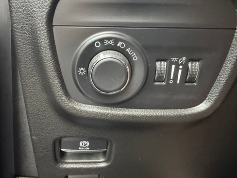 Used 2023 Jeep Grand Cherokee Altitude AWD/4WD image 21