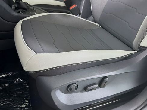 New 2026 Volkswagen Taos SE image 20