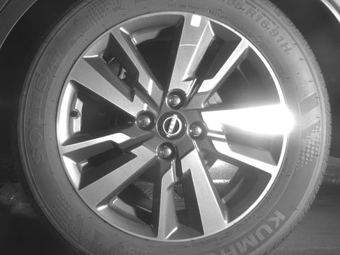 Used 2025 Nissan Versa SV FWD image 17