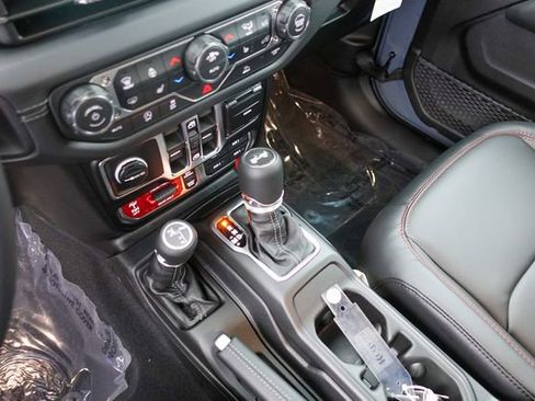 New 2026 Jeep Wrangler Unlimited Rubicon w/ Technology Group image 21