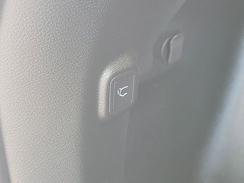 Used 2023 Jeep Cherokee Altitude Lux image 17