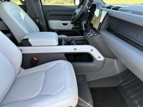 New 2026 Land Rover Defender 110 X-Dynamic SE image 11