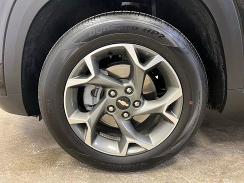 Used 2025 Chevrolet Trax LT image 29