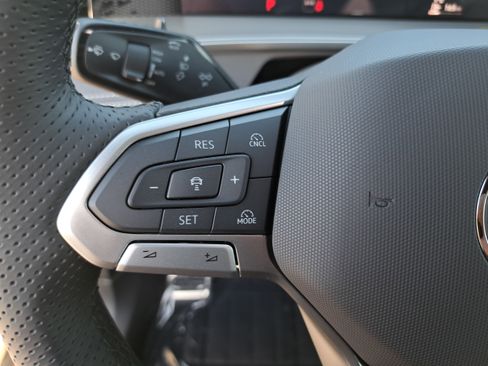 New 2026 Volkswagen Tiguan SE R-Line FWD image 17
