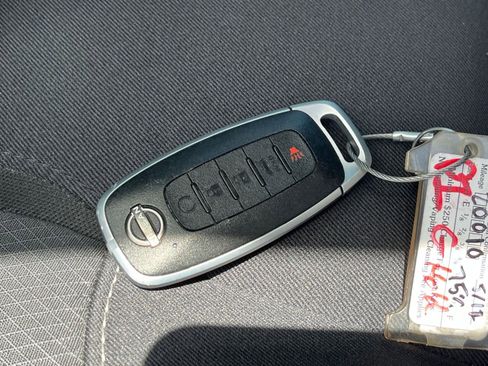 Used 2025 Nissan Pathfinder SV FWD image 27