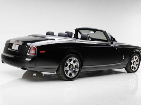 Used 2014 Rolls-Royce Phantom Drophead Coupe RWD image 19