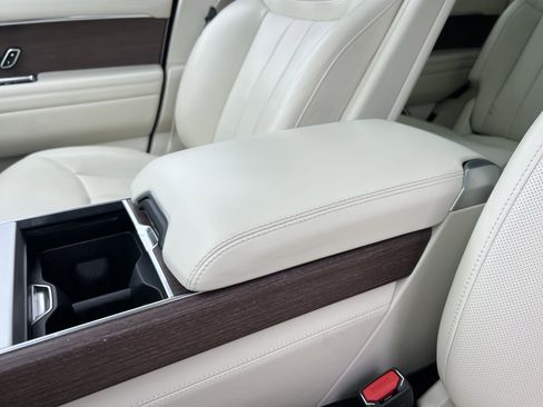 Used 2025 Land Rover Range Rover Long Wheelbase SE image 28