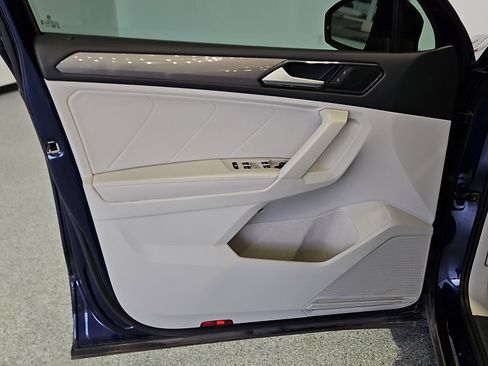 Certified 2023 Volkswagen Tiguan SE w/ Panoramic Sunroof Package FWD image 13