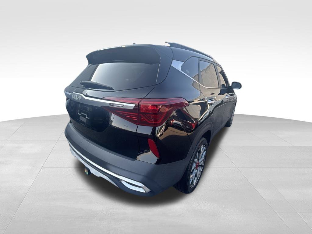 Certified 2023 Kia Seltos SX w/ SX Sunroof Package AWD/4WD image 5