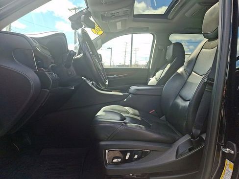 Used 2020 Cadillac Escalade Premium Luxury w/ Escalade Sport Edition image 13