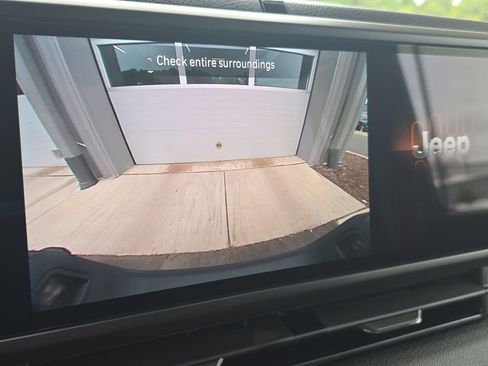 New 2025 Jeep Gladiator Sport image 23