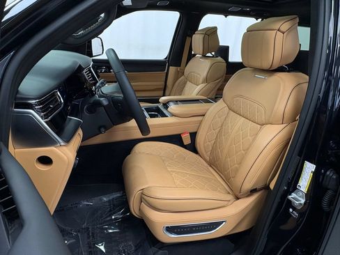 Certified 2025 Jeep Grand Wagoneer Series III w/ Rear Seat Video Group 1 AWD/4WD image 29