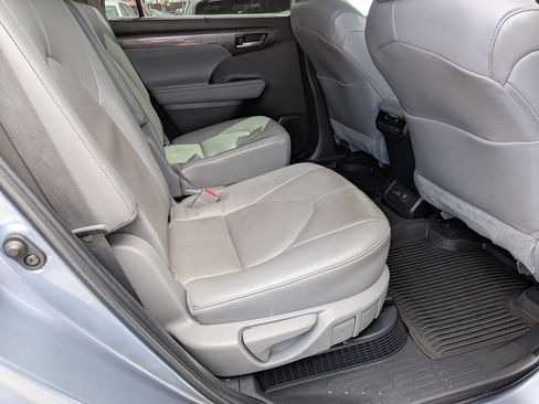 Used 2023 Toyota Highlander Limited AWD/4WD image 33
