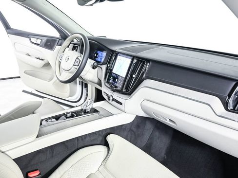 Certified 2022 Volvo XC60 B6 Inscription w/ Advanced Package AWD/4WD image 25