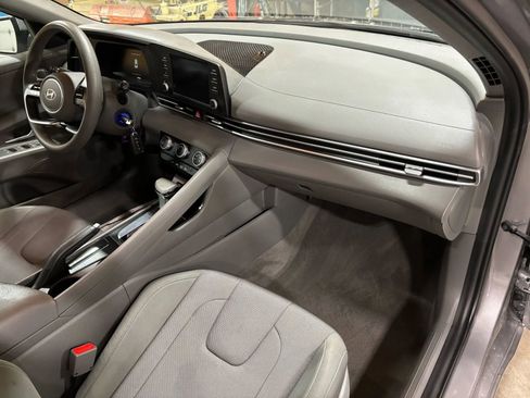 Used 2024 Hyundai Elantra SE image 34
