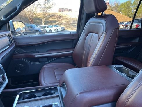 Used 2023 Ford Expedition Limited image 10
