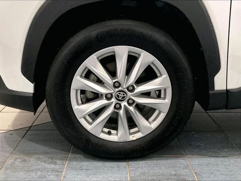 Used 2024 Toyota Corolla Cross LE image 7