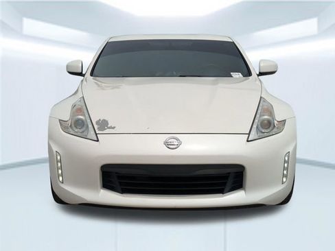 Used 2015 Nissan 370Z Coupe RWD image 10