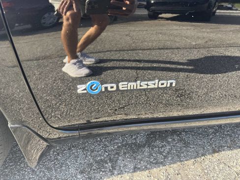 Used 2015 Nissan Leaf S w/ Charge Package image 9