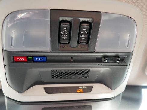 Certified 2025 Subaru Crosstrek 2.0i Premium image 33