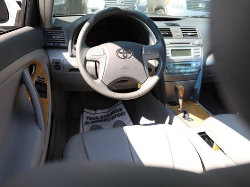 Used 2007 Toyota Camry XLE w/ Leather Pkg FWD image 13