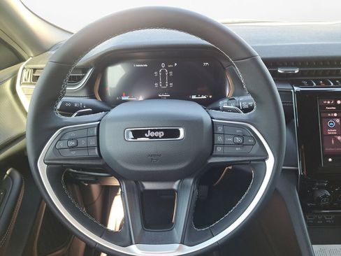 New 2025 Jeep Grand Cherokee L Altitude image 21