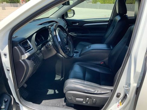 Used 2018 Toyota Highlander XLE FWD image 10