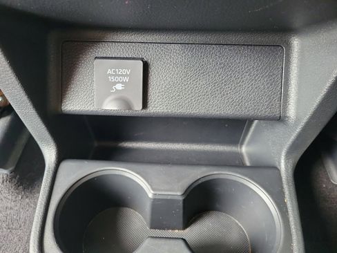 Used 2022 Toyota Sienna XLE image 10