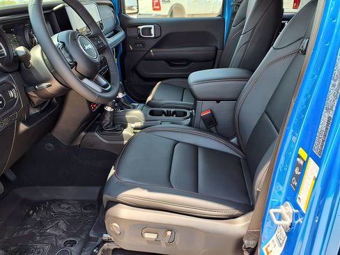 New 2025 Jeep Wrangler Unlimited Rubicon w/ Technology Group image 19