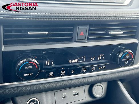 Used 2023 Nissan Rogue SV image 19