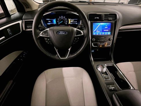 Used 2020 Ford Fusion SE w/ Equipment Group 151A image 5