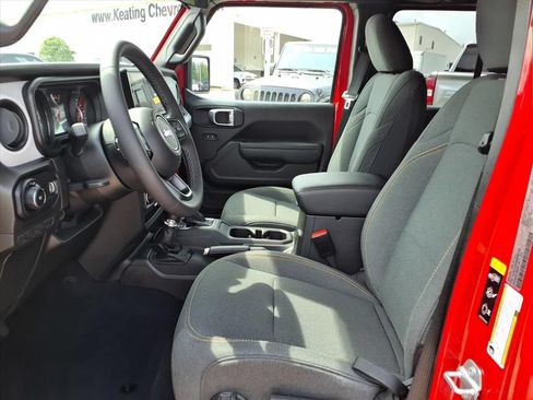 Used 2025 Jeep Wrangler Unlimited Sport AWD/4WD image 14