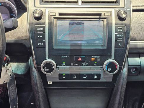 Used 2014 Toyota Camry SE FWD image 11