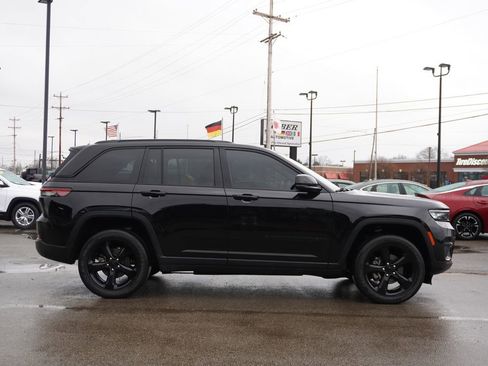 Used 2023 Jeep Grand Cherokee Altitude image 8