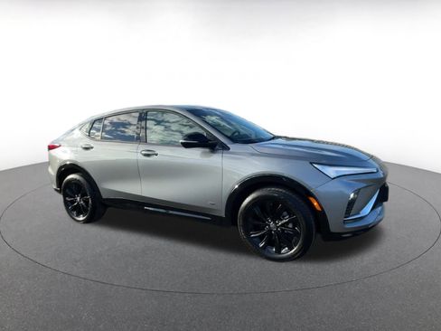 Used 2025 Buick Envista Sport Touring image 2