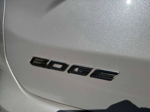 Used 2019 Ford Edge SEL w/ Equipment Group 201A FWD image 12