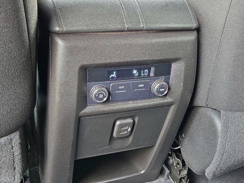 Used 2022 Chevrolet Traverse LT AWD/4WD image 17