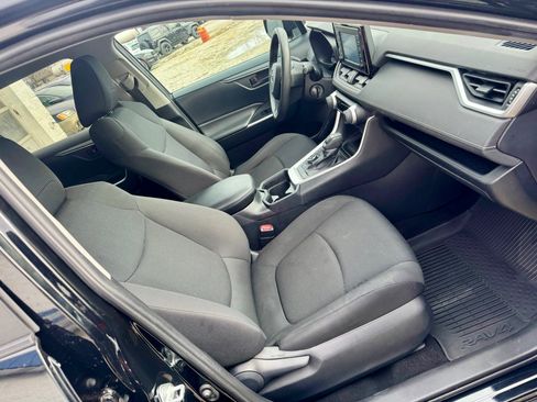 Used 2019 Toyota RAV4 LE image 21