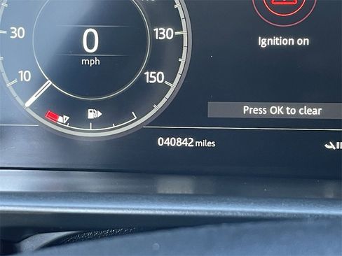 Used 2019 Land Rover Discovery SE image 30