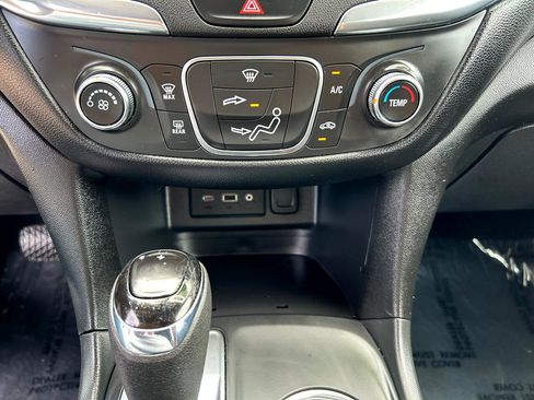 Used 2020 Chevrolet Equinox LT image 14