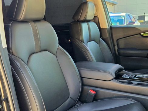 Used 2025 Honda Pilot EX-L image 30