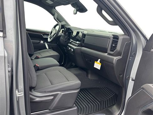 New 2026 GMC Sierra 1500 SLE image 15