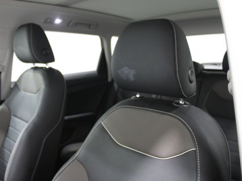 Used 2024 Volkswagen Taos SEL image 5