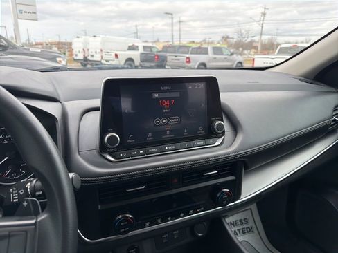 Used 2024 Nissan Rogue SV AWD/4WD image 23